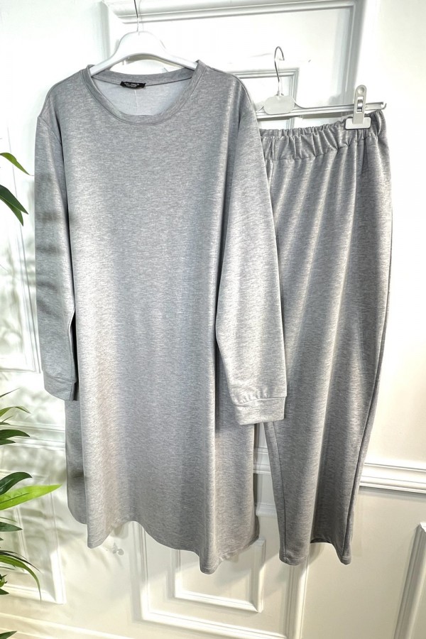 Uğur Yanları Yırtmaçlı Uzun İki İplik Takım - Gri Uğur Yanları Yırtmaçlı Uzun İki İplik Takım - Gri