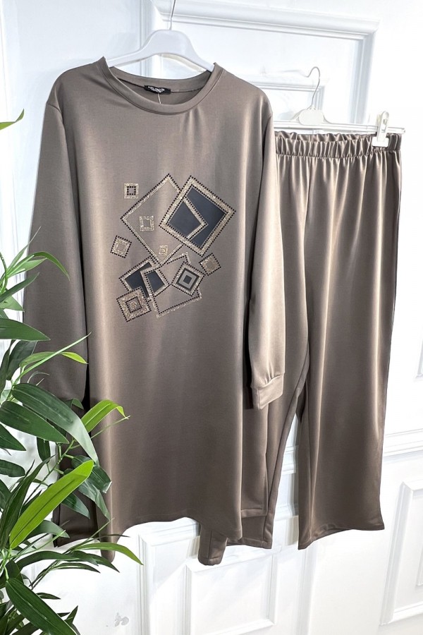 Yasmin Deri Detaylı Kare Taşlı İki İplik Penye İkili Takım - Vizon Yasmin Deri Detaylı Kare Taşlı İki İplik Penye İkili Takım - Vizon