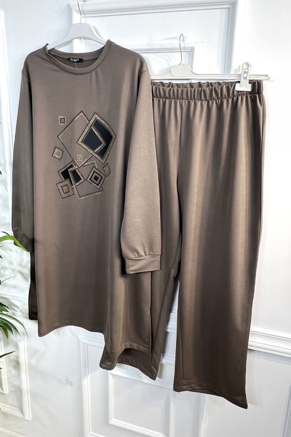 Yasmin Deri Detaylı Kare Taşlı İki İplik Penye İkili Takım - Vizon Yasmin Deri Detaylı Kare Taşlı İki İplik Penye İkili Takım - Vizon