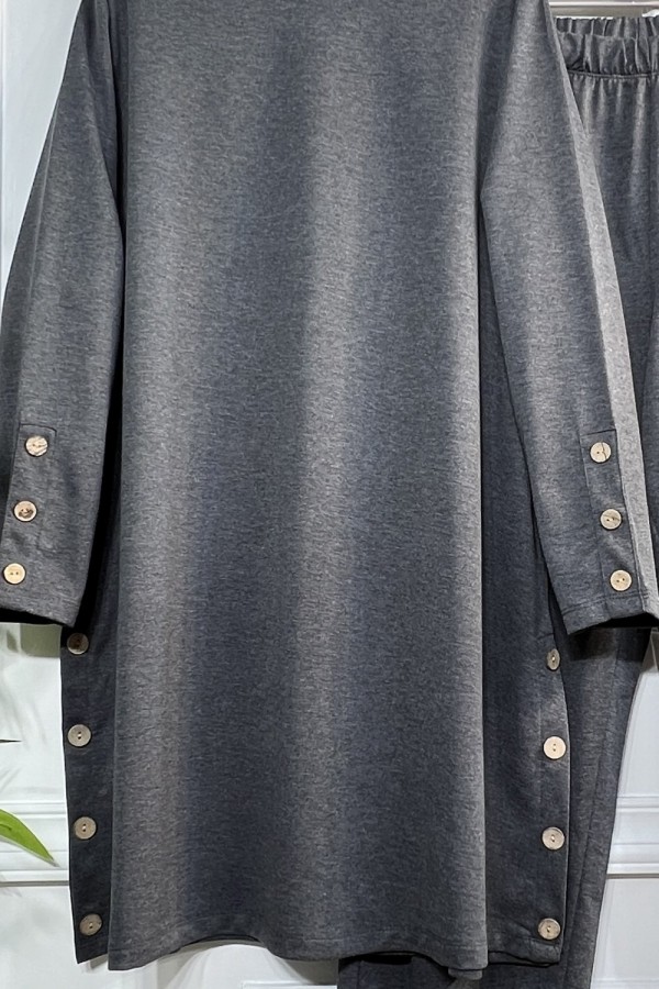 Helen Düğme Detaylı İki İplik Penye Takım - Antrasit Helen Düğme Detaylı İki İplik Penye Takım - Antrasit