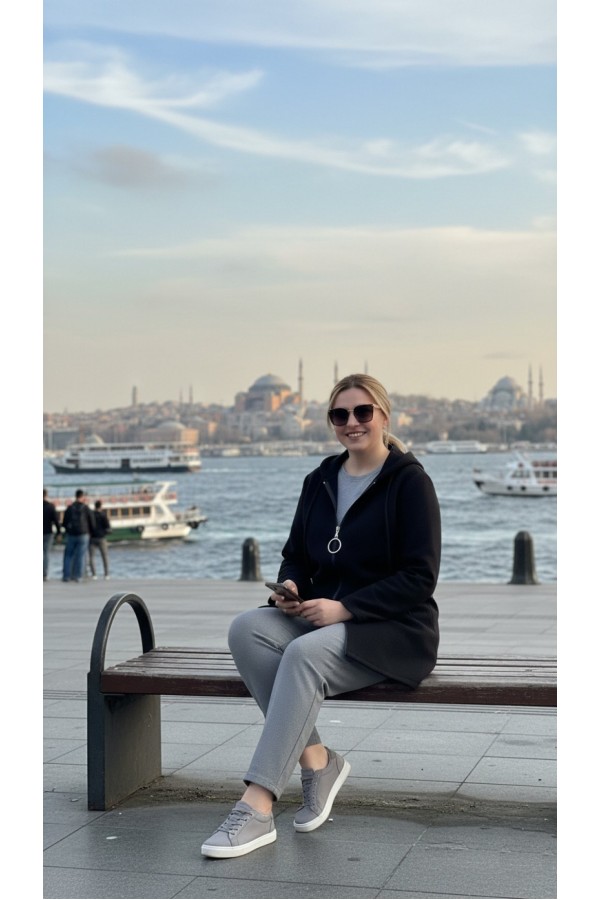 Parla Kapüşonlu Fermuarlı Kısa Polar Ceket-Siyah Parla Kapüşonlu Fermuarlı Kısa Polar Ceket-Siyah