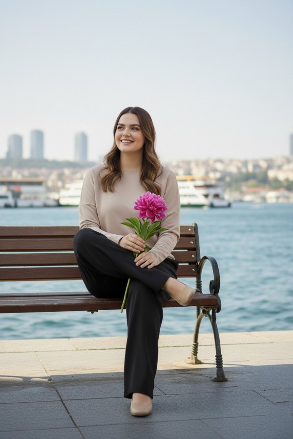 Elmas Beli Lastikli Bol Paça Pantolon- Siyah Elmas Beli Lastikli Bol Paça Pantolon- Siyah