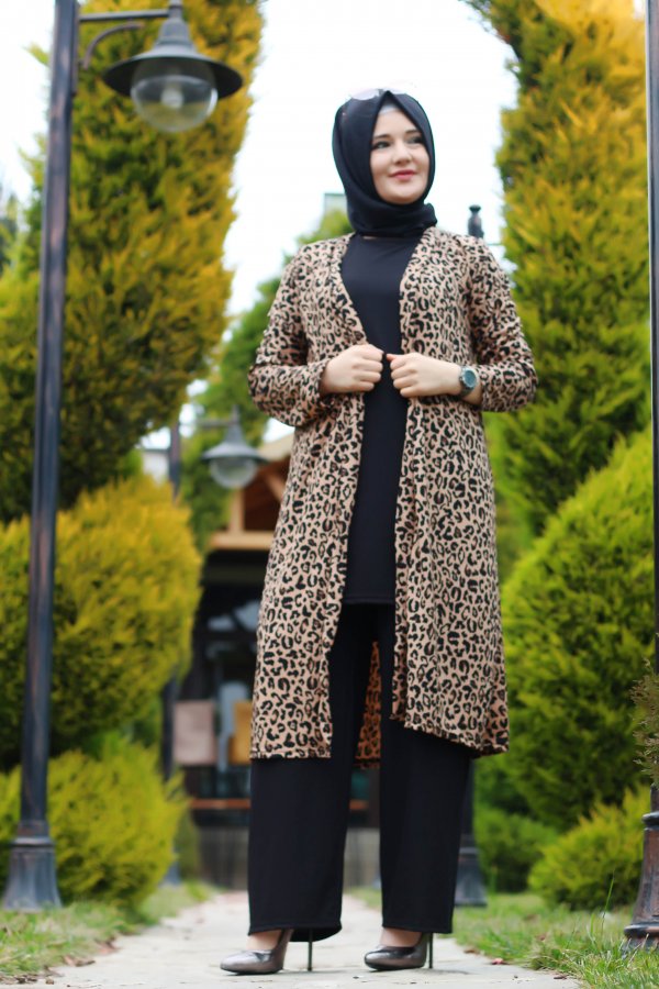 Büyük Beden Desenli Üçlü Takım kimonotunikpantolon Bej Leopar Büyük Beden Desenli Üçlü Takım kimonotunikpantolon Bej Leopar