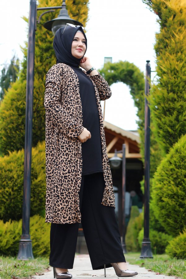 Büyük Beden Desenli Üçlü Takım kimonotunikpantolon Bej Leopar Büyük Beden Desenli Üçlü Takım kimonotunikpantolon Bej Leopar