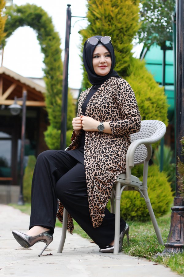 Büyük Beden Desenli Üçlü Takım kimonotunikpantolon Bej Leopar Büyük Beden Desenli Üçlü Takım kimonotunikpantolon Bej Leopar