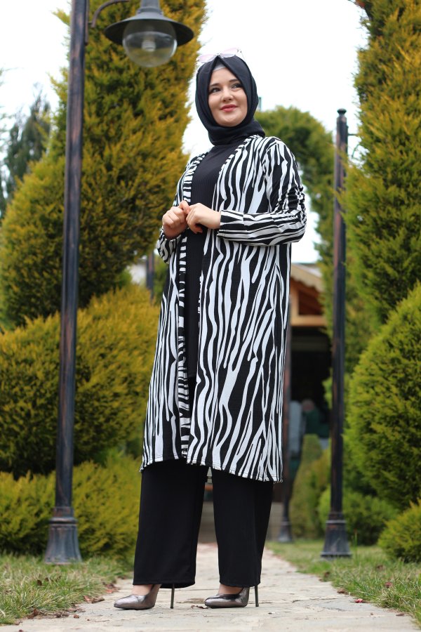 Büyük Beden Desenli Üçlü Takım kimonotunikpantolon Siyah Zebra Büyük Beden Desenli Üçlü Takım kimonotunikpantolon Siyah Zebra